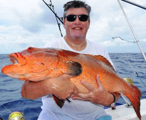 Axel et son mérou - Rod Fishing Club - Ile Rodrigues - Maurice - Océan Indien