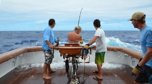 Barbara sur le fauteuil avec un marlin bleu de 200kg - Rod Fishing Club - Ile Rodrigues - Maurice - Océan Indien