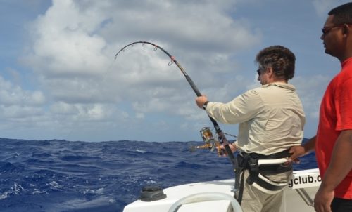 Claudius en combat avec Shimano Stella 20000 double poignées en Heavy Spinning - Rod Fishing Club - Ile Rodrigues - Maurice - Océan Indien