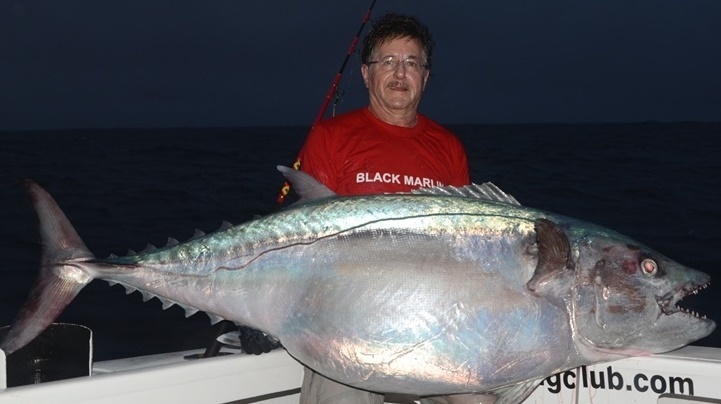 Claudius et son thon dents de chien de 70.5kg - Rod Fishing Club - Ile Rodrigues - Maurice - Océan Indien