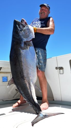 Dré et son thon à dents de chien de 59 kg - Rod Fishing Club - Ile Rodrigues - Maurice - Océan Indien