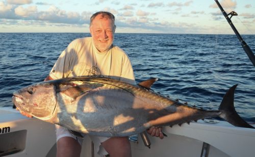 Gérard et son doggy de 50kg - Rod Fishing Club - Ile Rodrigues - Maurice - Océan Indien 