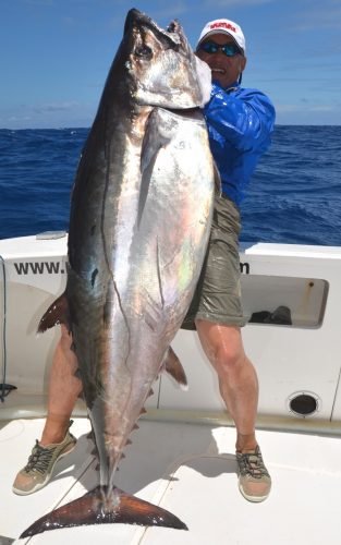 Igor et son doggy de 60.5kg - Rod Fishing Club - Ile Rodrigues - Maurice - Océan Indien