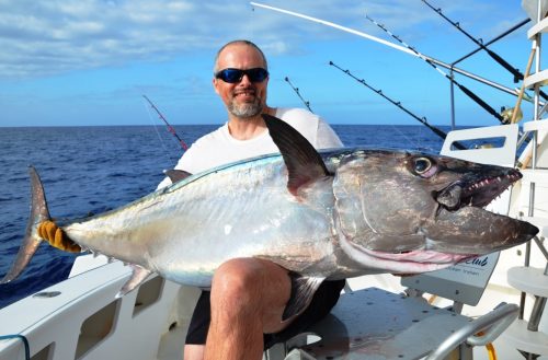 Jérôme et son thon à dents de chien de 56kg - Rod Fishing Club - Ile Rodrigues - Maurice - Océan Indien