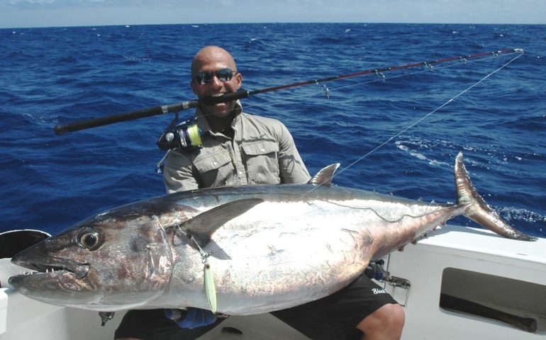 Jérémy et son doggy de 61.6kg en Heavy Spinning - Rod Fishing Club - Ile Rodrigues - Maurice - Océan Indien