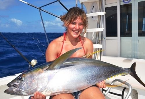 Lise et son thon jaune de 29kg - Rod Fishing Club - Ile Rodrigues - Maurice - Océan Indien