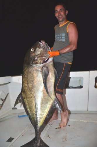 Loïc et sa carangue ignobilis de 45kg - Rod Fishing Club - Ile Rodrigues - Maurice - Océan Indien