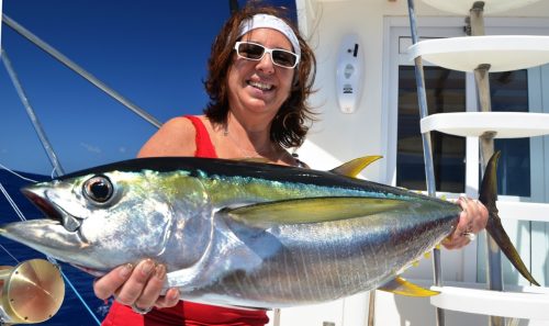 Mary et son thon jaune - Rod Fishing Club - Ile Rodrigues - Maurice - Océan Indien