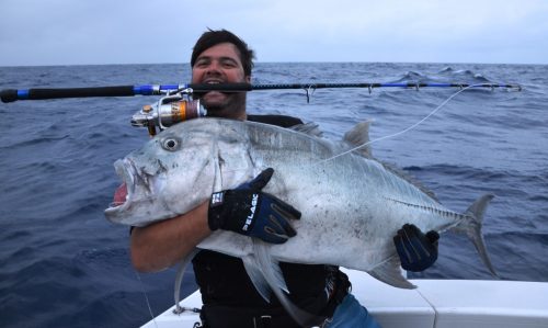 Moshe et sa carangue ignobilis - Rod Fishing Club - Ile Rodrigues - Maurice - Océan Indien