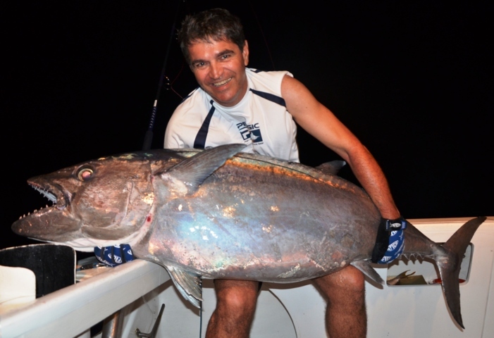Valero et son thon à dents de chien de 67.4kg - Rod Fishing Club - Ile Rodrigues - Maurice - Océan Indien