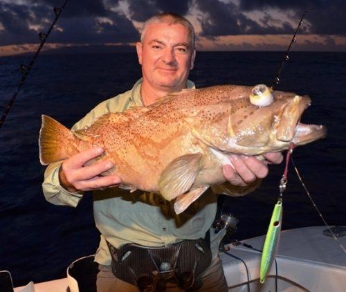 mérou des grands fonds en jigging au coucher du soleil - Rod Fishing Club - Ile Rodrigues - Maurice - Océan Indien