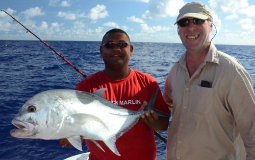 petite carangue ignobilis relâchée - Rod Fishing Club - Ile Rodrigues - Maurice - Océan Indien