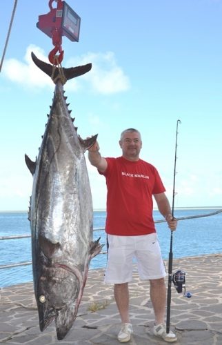thon à dents de chien de 97kg par Charles - Rod Fishing Club - Ile Rodrigues - Maurice - Océan Indien