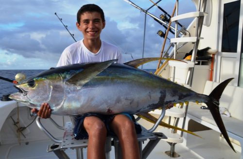 thon jaune de 62kg par Lucas record junior du Club - Rod Fishing Club - Ile Rodrigues - Maurice - Océan Indien