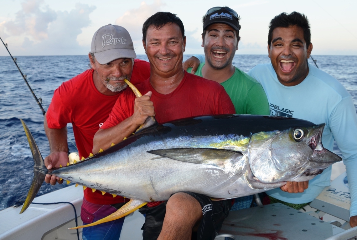 40kg Yellowfin Tuna by unbearable Team 974 March 2015 - Rod Fishing Club - Rodrigues Island - Mauritius - Indian Ocean