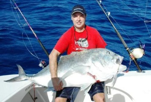 Alberto et sa carangue ignobilis- Rod Fishing Club - Ile Rodrigues - Maurice - Océan Indien