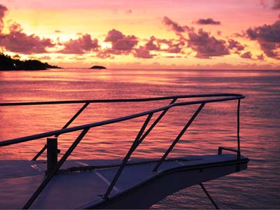 Coucher soleil de l'avant de Black Marlin- crédit photo Philippe Drouhin - Rod Fishing Club - Ile Rodrigues - Maurice - Océan Indien