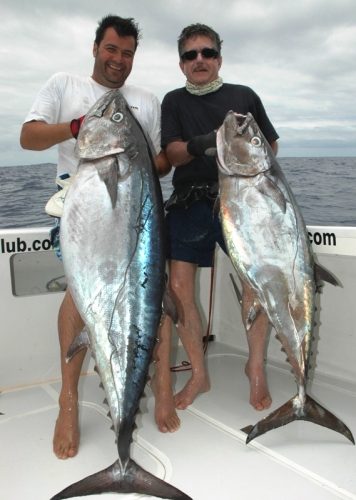 Moshe et Claudius avec leurs thons à dents de chien - Rod Fishing Club - Ile Rodrigues - Maurice - Océan Indien