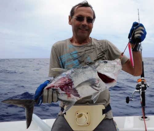 bluefin trevally attacked by doggy - Rod Fishing Club - Rodrigues Island - Mauritius - Indian Ocean