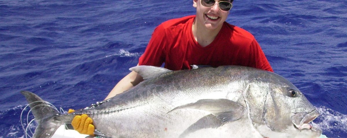 43kg giant trevally masculine junior world record on baiting - 14 02 2010.