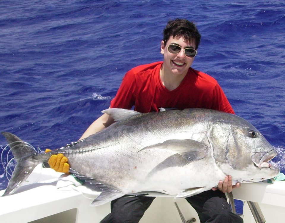 43kg giant trevally masculine junior world record on baiting - 14 02 2010.