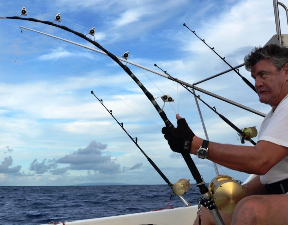 Axel en combat avec un doggy de 89 kg - Rod Fishing Club - Ile Rodrigues - Maurice - Océan Indien