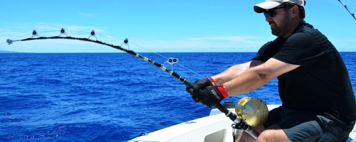 En combat avec un thon à dents de chien de 82kg en pêche à l' appât - Rod Fishing Club - Ile Rodrigues - Maurice - Océan Indien