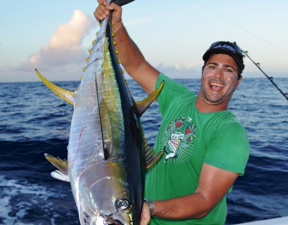 Greg et un thon jaune - Rod Fishing Club - Ile Rodrigues - Maurice - Océan Indien