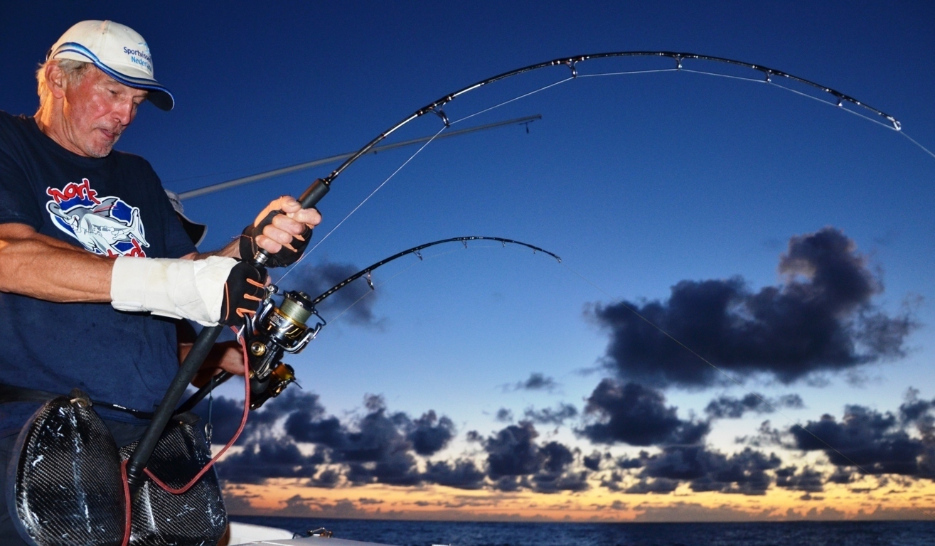 Mart on jigging at sunset on November 2014 - Rod Fishing Club - Rodrigues Island - Mauritius - Indian Ocean