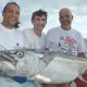 Photo de famille avec un joli thon à dents de chien - Rod Fishing Club - Ile Rodrigues - Maurice - Océan Indien