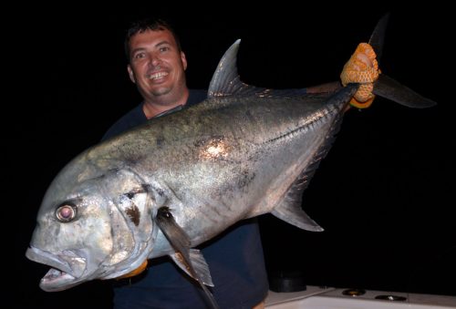 carangue-ignobilis-gt-de-20kg-prise-en-peche-a-lappat-par-jean-marc-rod-fishing-club-ile-rodrigues-maurice-ocean-indien