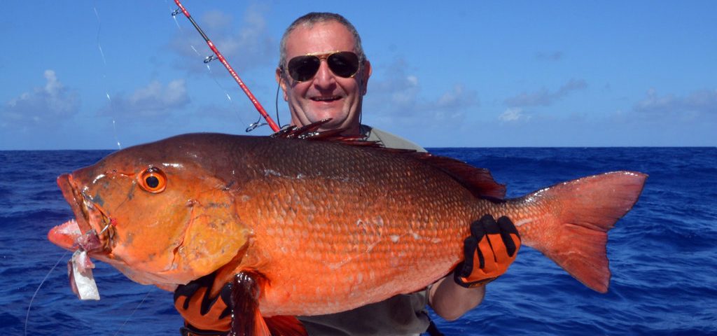 potentiel-record-du-monde-de-carpe-rouge-de-15kg-en-peche-a-lappat-rod-fishing-club-ile-rodrigues-maurice-ocean-indien