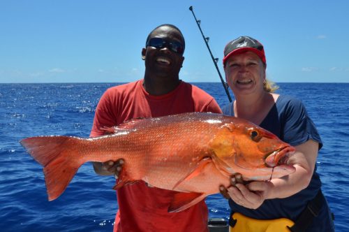 Carpe rouge pris en pêche a l'appât par Michelle - www.rodfishingclub.com - Ile Rodrigues - Maurice - Océan Indien