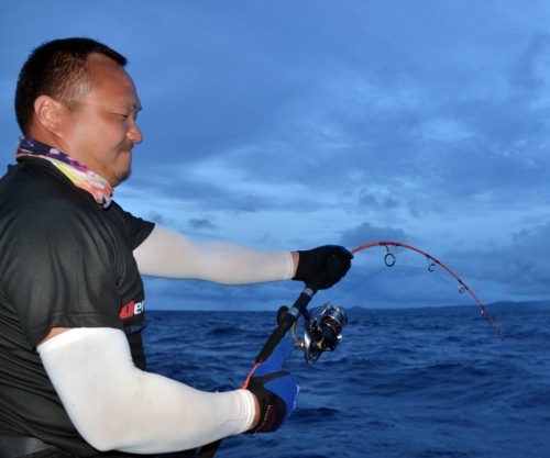 Hard fight for Sam with a doggy - www.rodfishingclub.com - Rodrigues Island - Mauritius - Indian Ocean