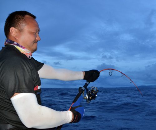 Rude combat pour Sam - www.rodfishingclub.com - Ile Rodrigues - Maurice - Océan Indien