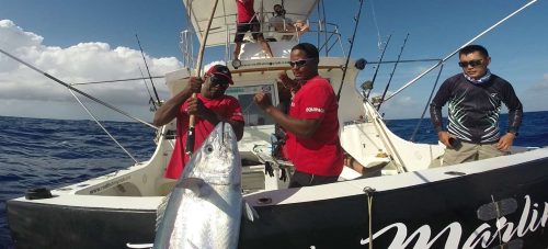 Boarding a 44kg doggy - www.rodfishingclub.com - Rodrigues Island - Mauritius - Indian Ocean