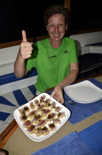 Carpaccio au sésame sur Black Marlin - www.rodfishingclub.com - Ile Rodrigues - Maurice - Océan Indien