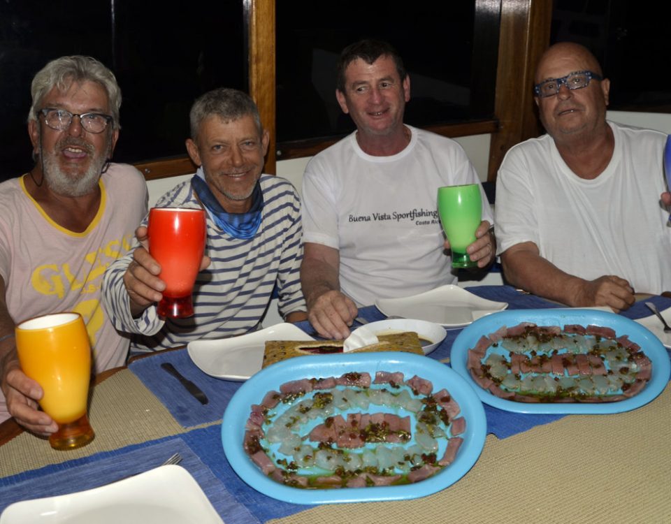Sharky Team au diner - www.rodfishingclub.com - Ile Rodrigues - Maurice - Océan Indien