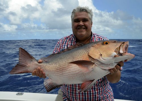 Carpe rouge pour Fred en pêche a l'appât - www.rodfishingclub.com - Ile Rodrigues - Maurice -Océan Indien