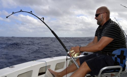 Rude combat pour Marcin en pêche au vif - www.rodfishingclub.com - Ile Rodrigues - Maurice - Océan Indien