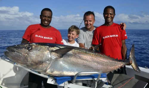 89.5kg Potential WORLD RECORD Dogtooth tuna small fry on baiting - www.rodfishingclub.com - Rodrigues Island - Mauritius - Indian Ocean -
