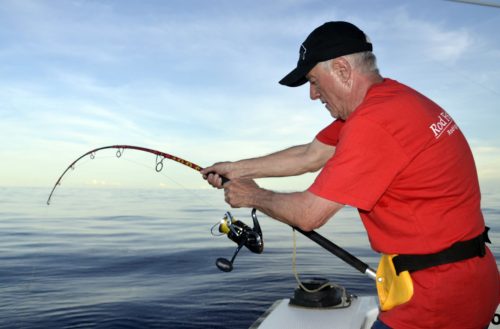 Combat avec une carangue ignobilis en pêche a l'appât - www.rodfishingclub.com - Rodrigues - Maurice - Océan Indien