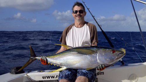 Beau thon jaune en peche a la traine par Bertrand