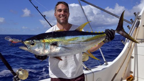 Yellowfin tuna on trolling with a speed pro deep by Gilles