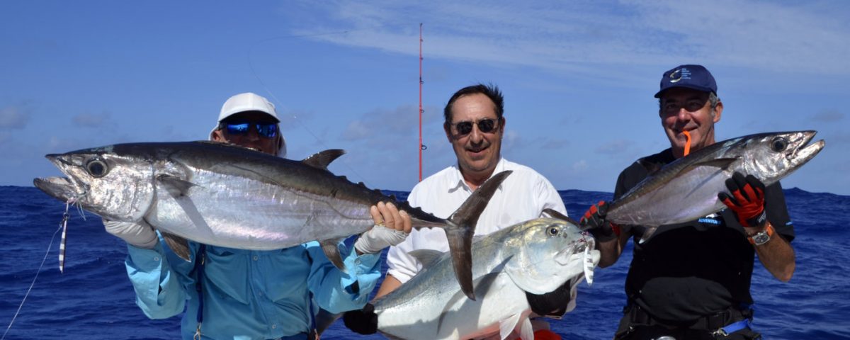 Beau triplé en peche au jig - www.rodfishingclub.com - Rodrigues - Maurice - Ocean Indien