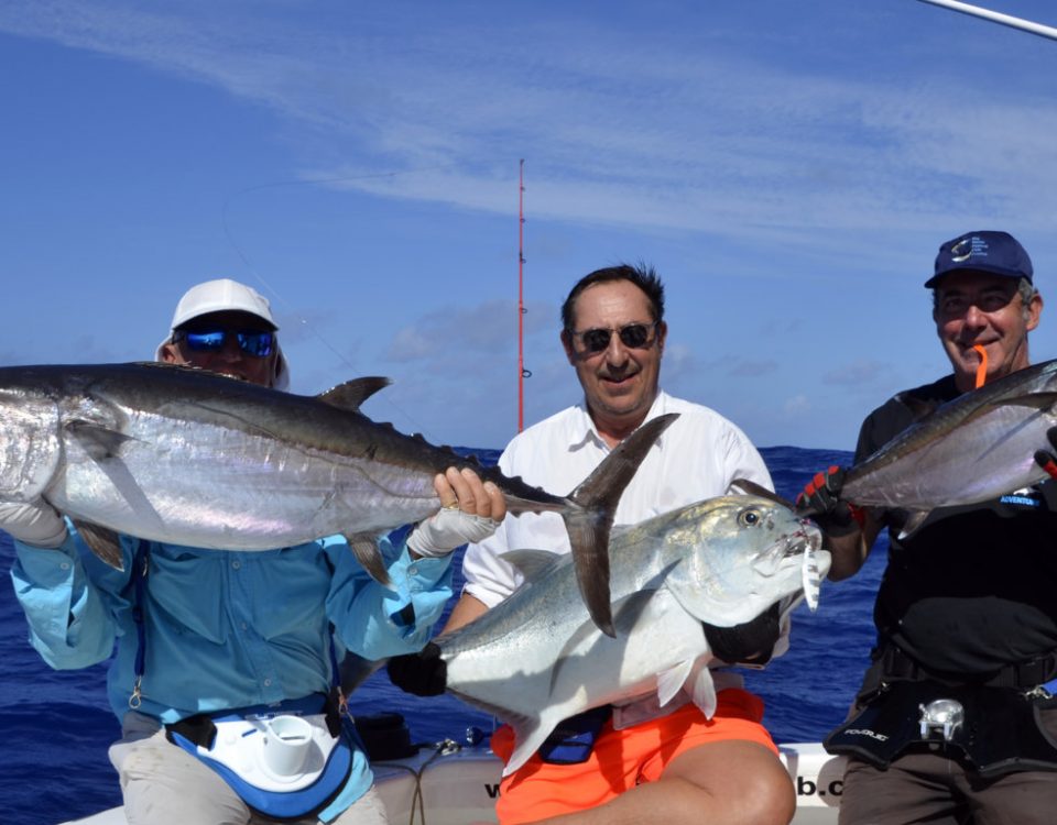 Beau triplé en peche au jig - www.rodfishingclub.com - Rodrigues - Maurice - Ocean Indien