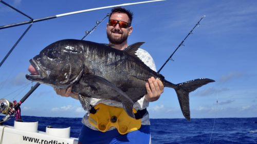 Giant trevally on baiting by Dimitri - www.rodfishingclub.com - Rodrigues - Mauritius - Indian Ocean