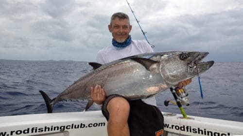 Beau thon dents de chien en peche au jig par Denis - www.rodfishingclub.com - Rodrigues - Maurice - Océan Indien