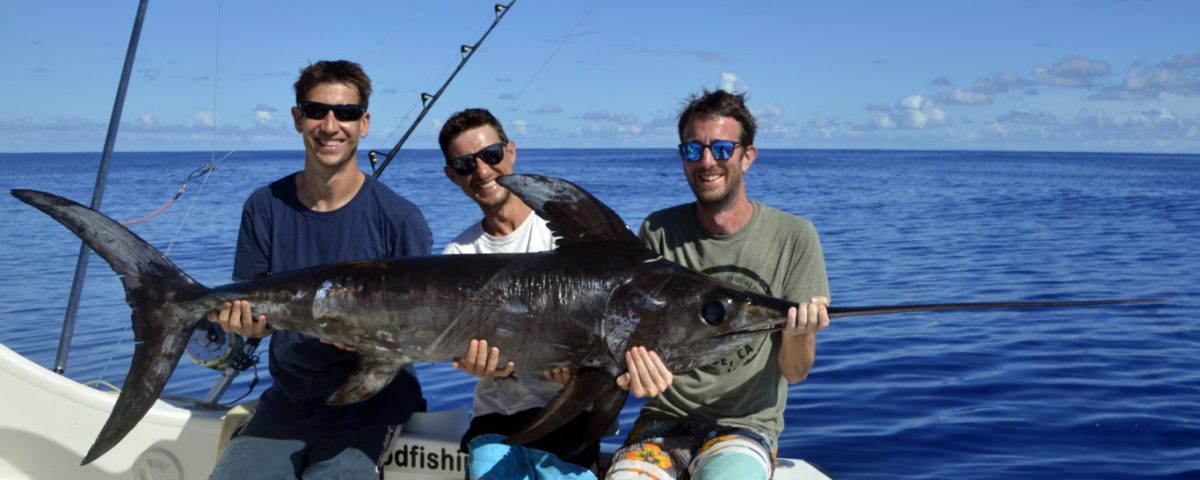 Flopped team et son xiphias - www.rodfishingclub.com - Rodrigues - Maurice - Ocean Indien