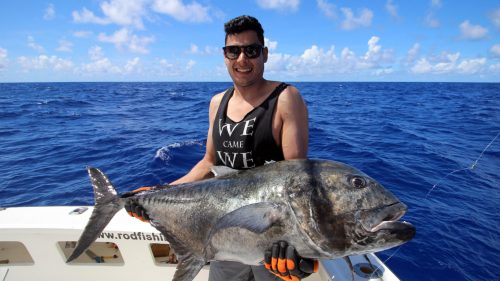 Giant trevally GT on baiting released by Yazad - www.rodfishingclub.com - Rodrigues - Mauritius - Indian Ocean